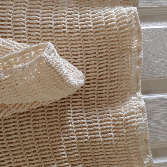 Forever 21 knit cropped hooded top. Size large - Picture 4 of 4